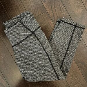 Cropped athletic leggings